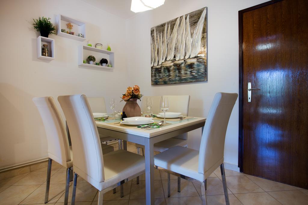 Holiday Villa Anna Primorski Dolac Luaran gambar
