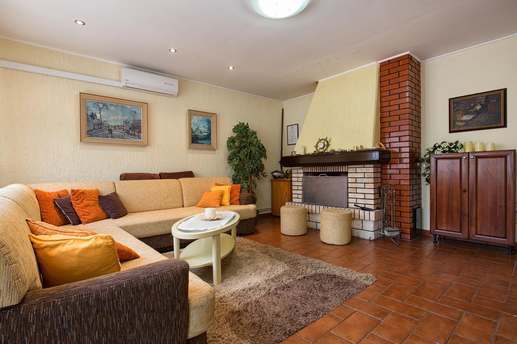 Holiday Villa Anna Primorski Dolac Luaran gambar