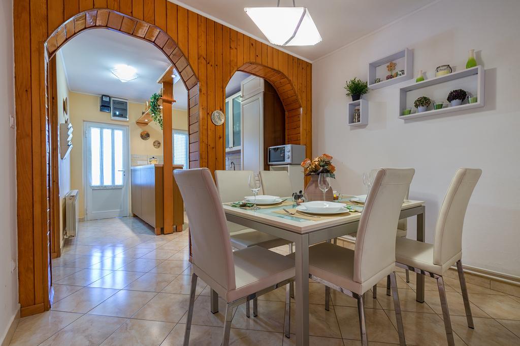 Holiday Villa Anna Primorski Dolac Luaran gambar