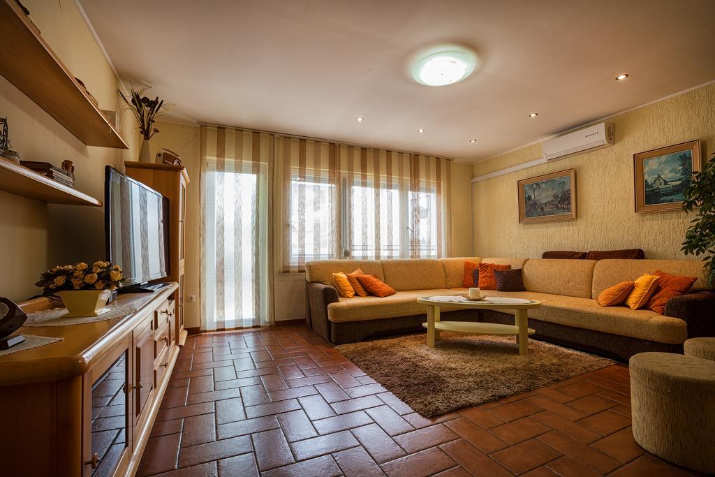 Holiday Villa Anna Primorski Dolac Luaran gambar